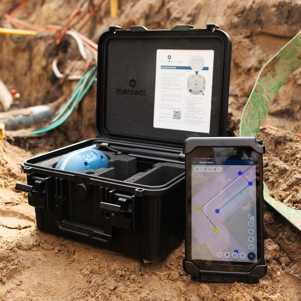 Use the UNI-GR2 as a base station or as a rover
