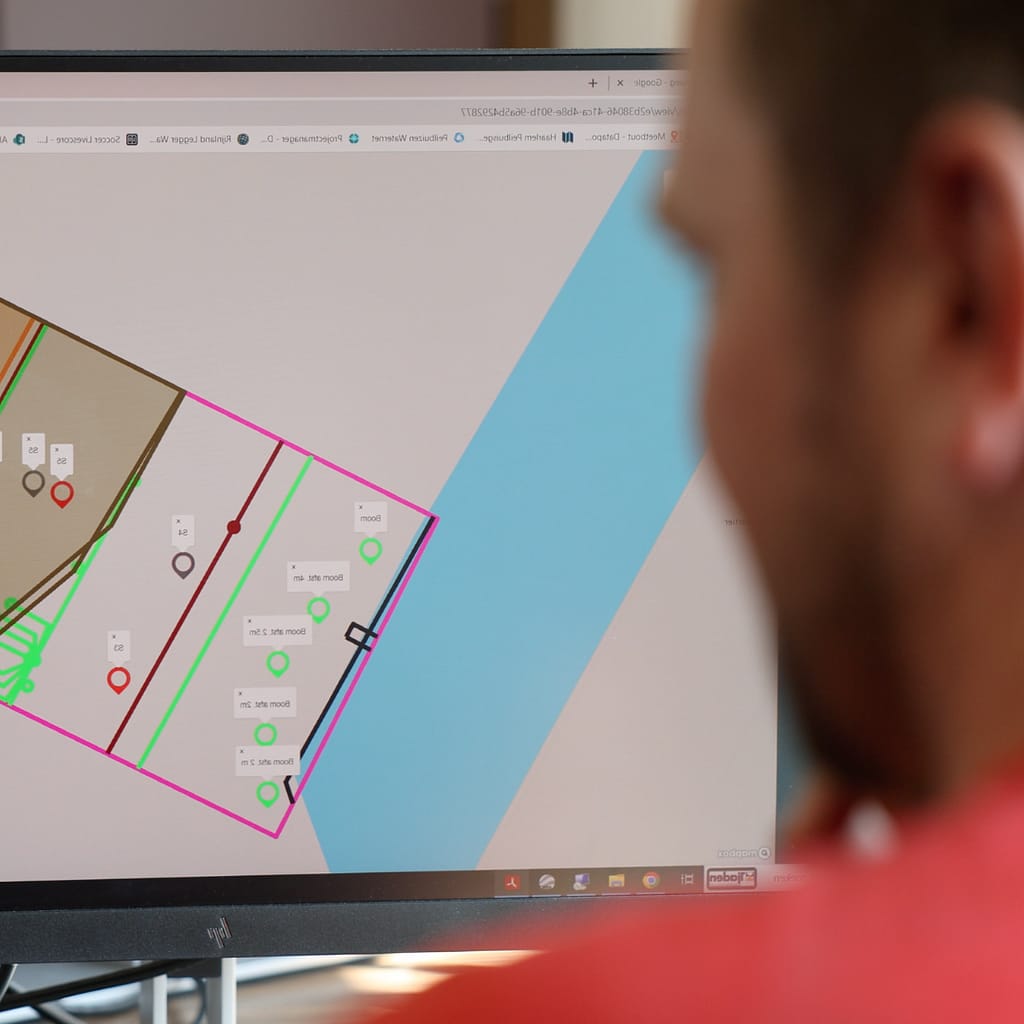 Sync surveying data and create a real-time connection between the field and the office