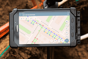 Tablet mit der UNI-collect Software, um digitale Daten zu erfassen.
